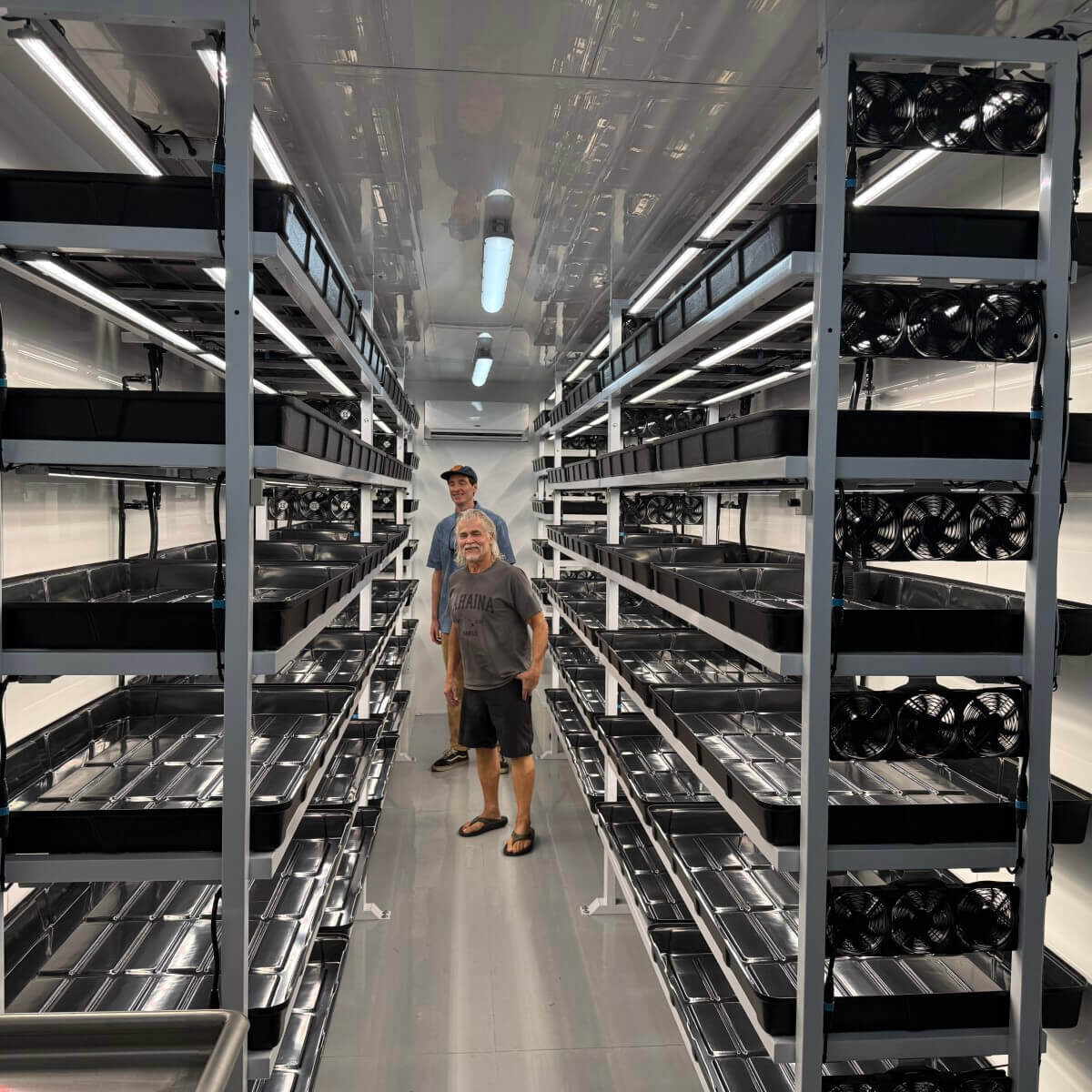 indoor-farming-shelves-technology.jpg indoor-farming-shelves-technology.jpg